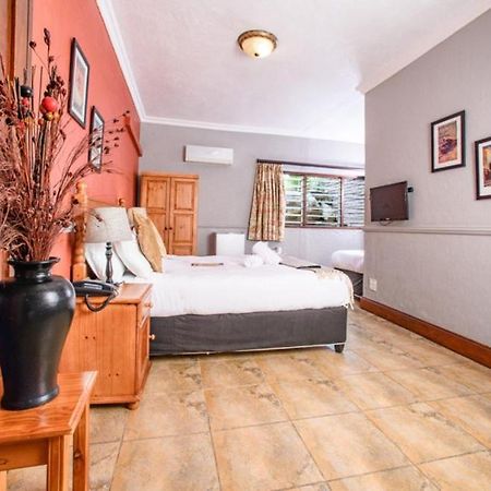 The Palms Guesthouse Mbombela Esterno foto
